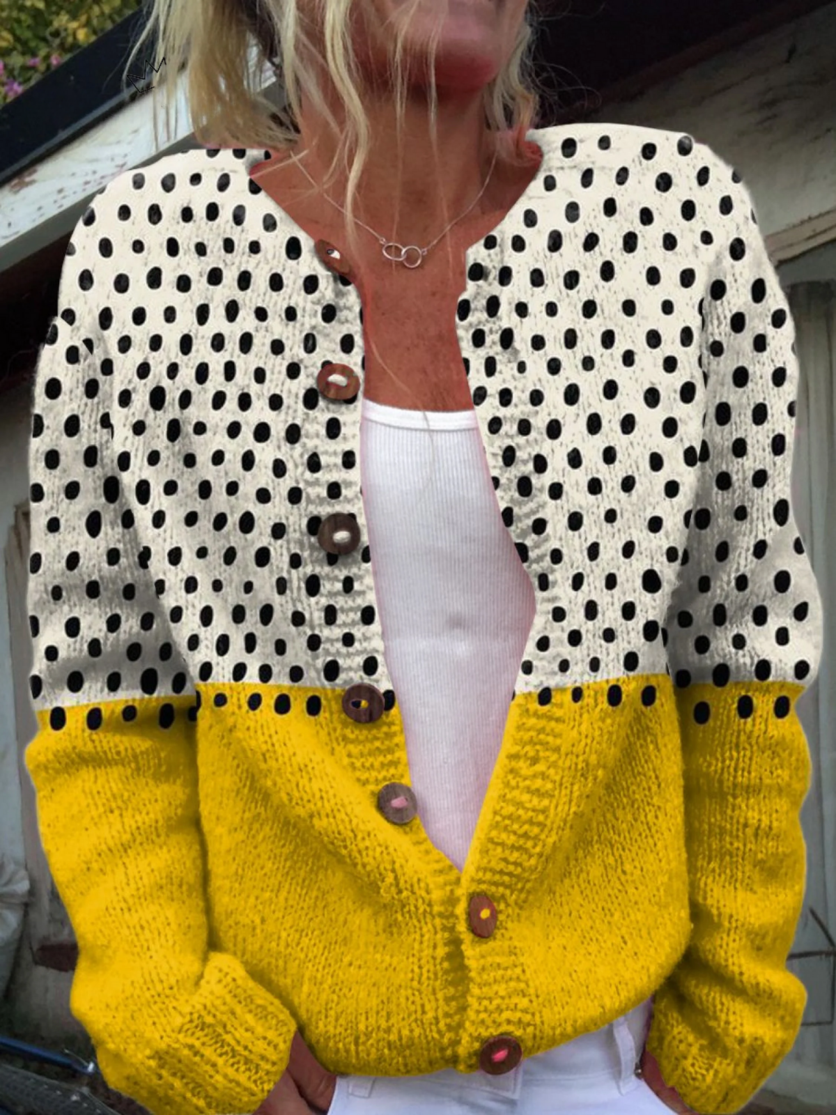 Clara | Tofarvet cardigan med prikker