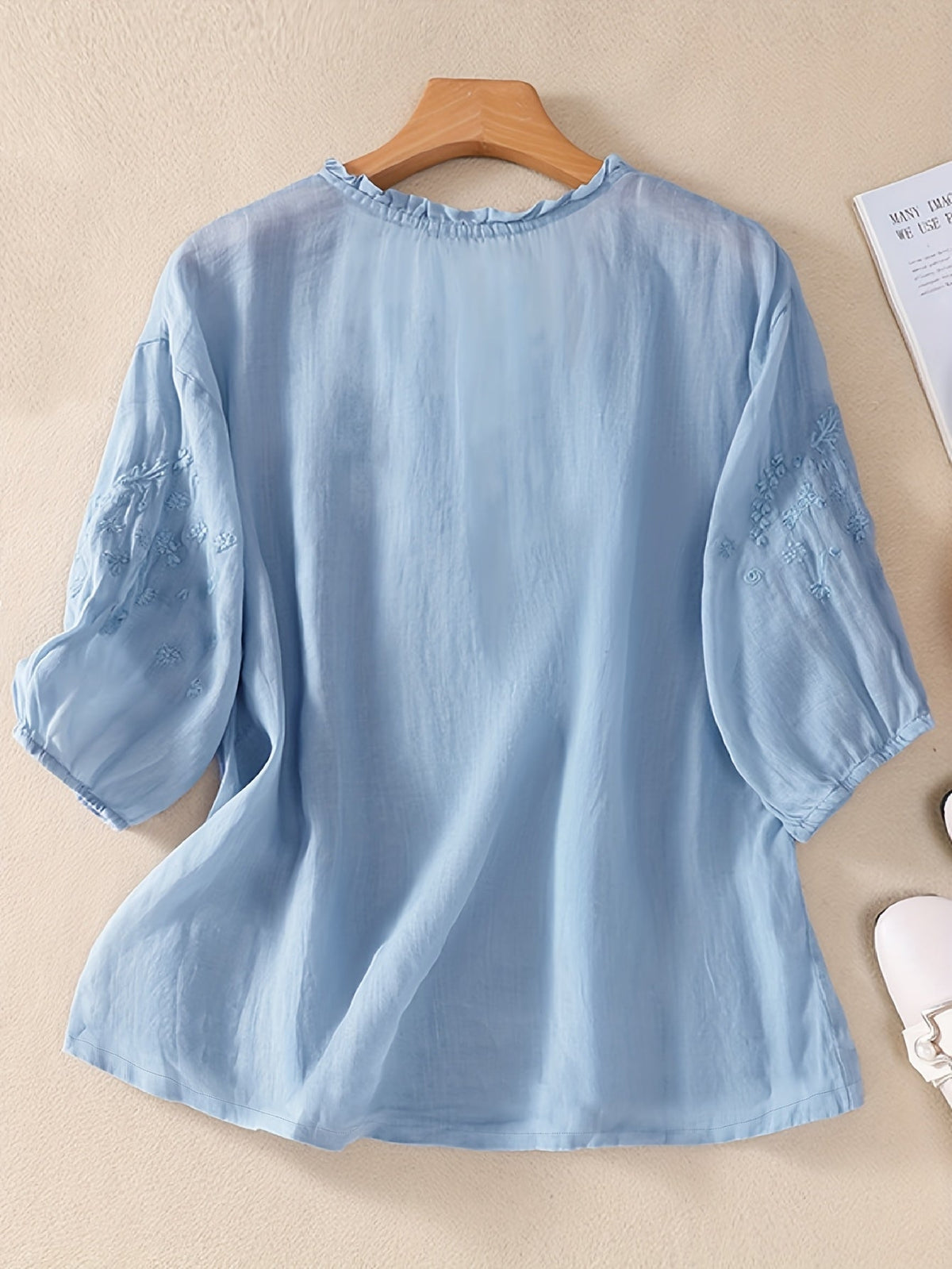 Éléna | Broderet bluse med hørlook