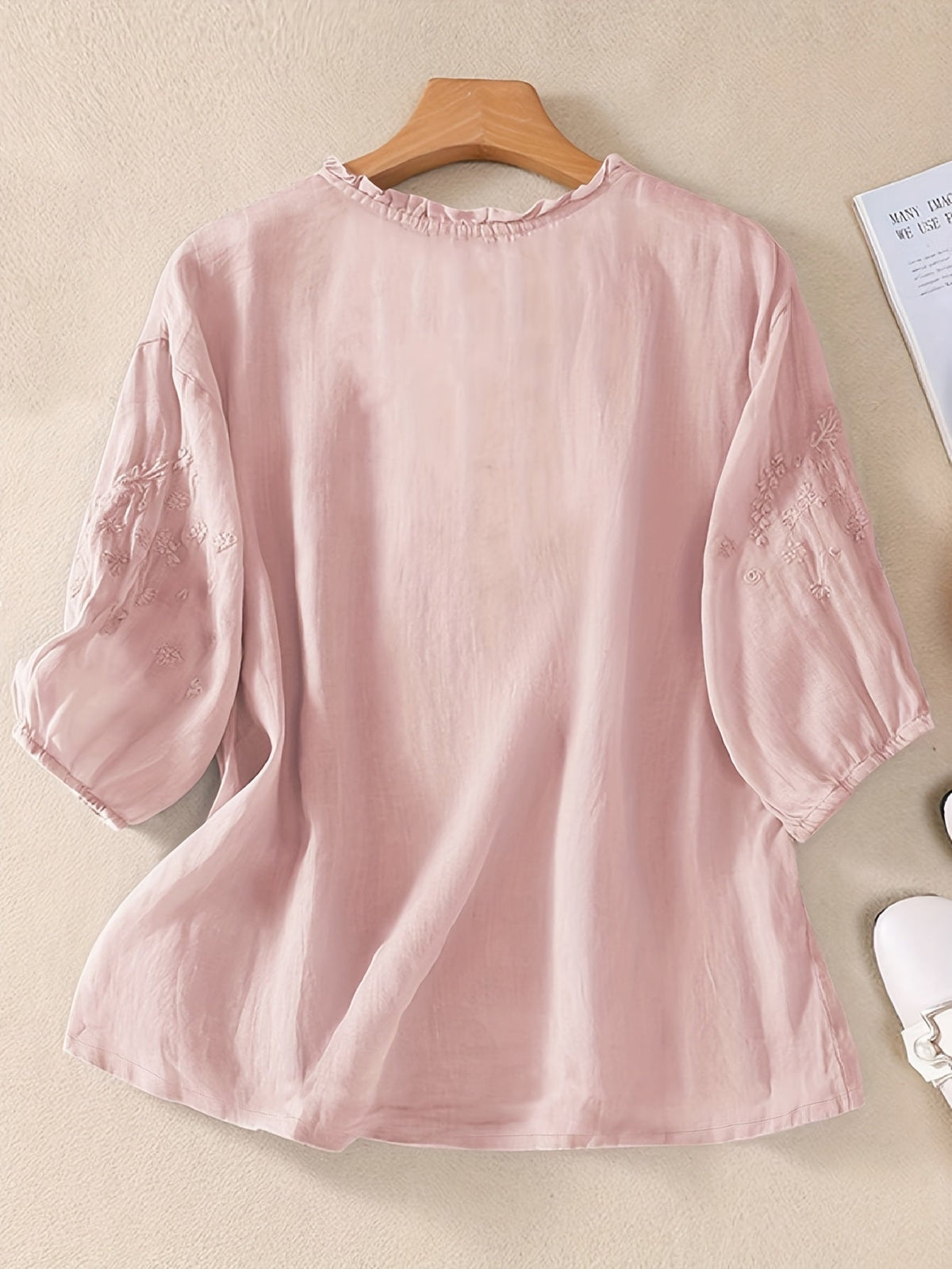 Éléna | Broderet bluse med hørlook