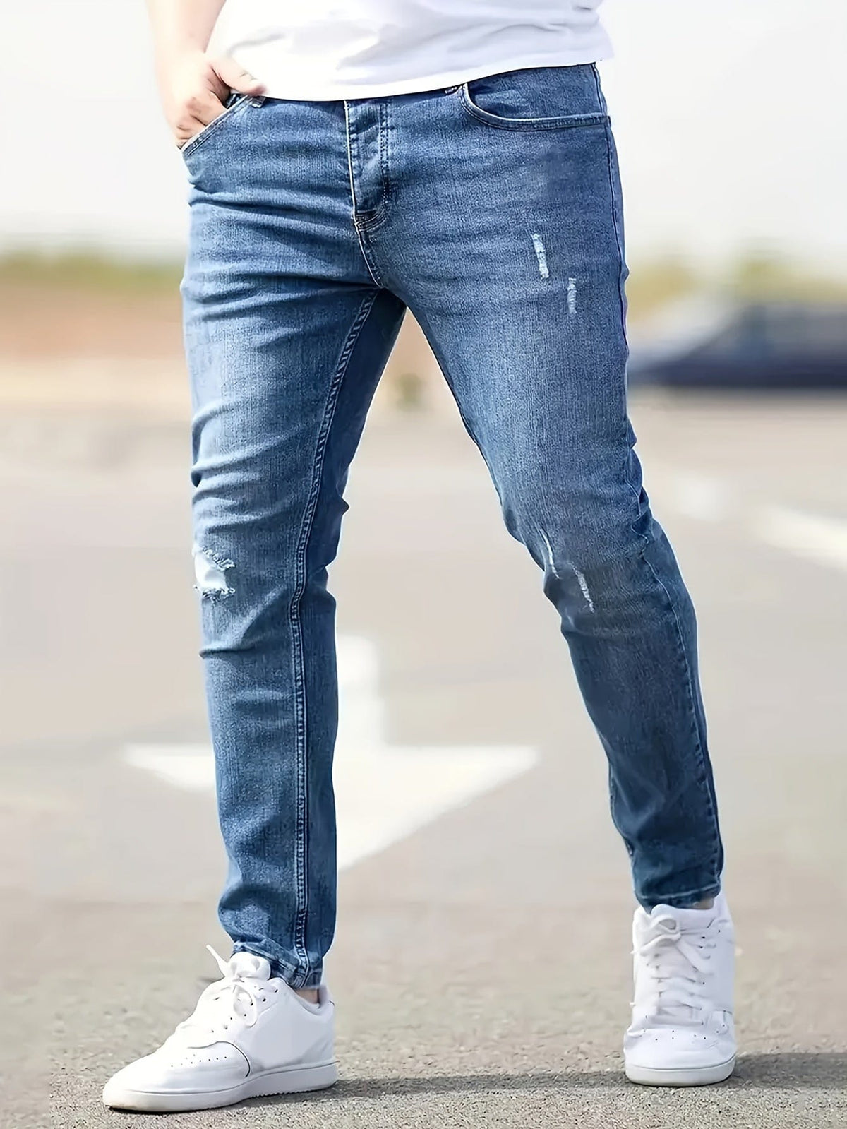 Clovis | Slim fit jeans med slidte detaljer