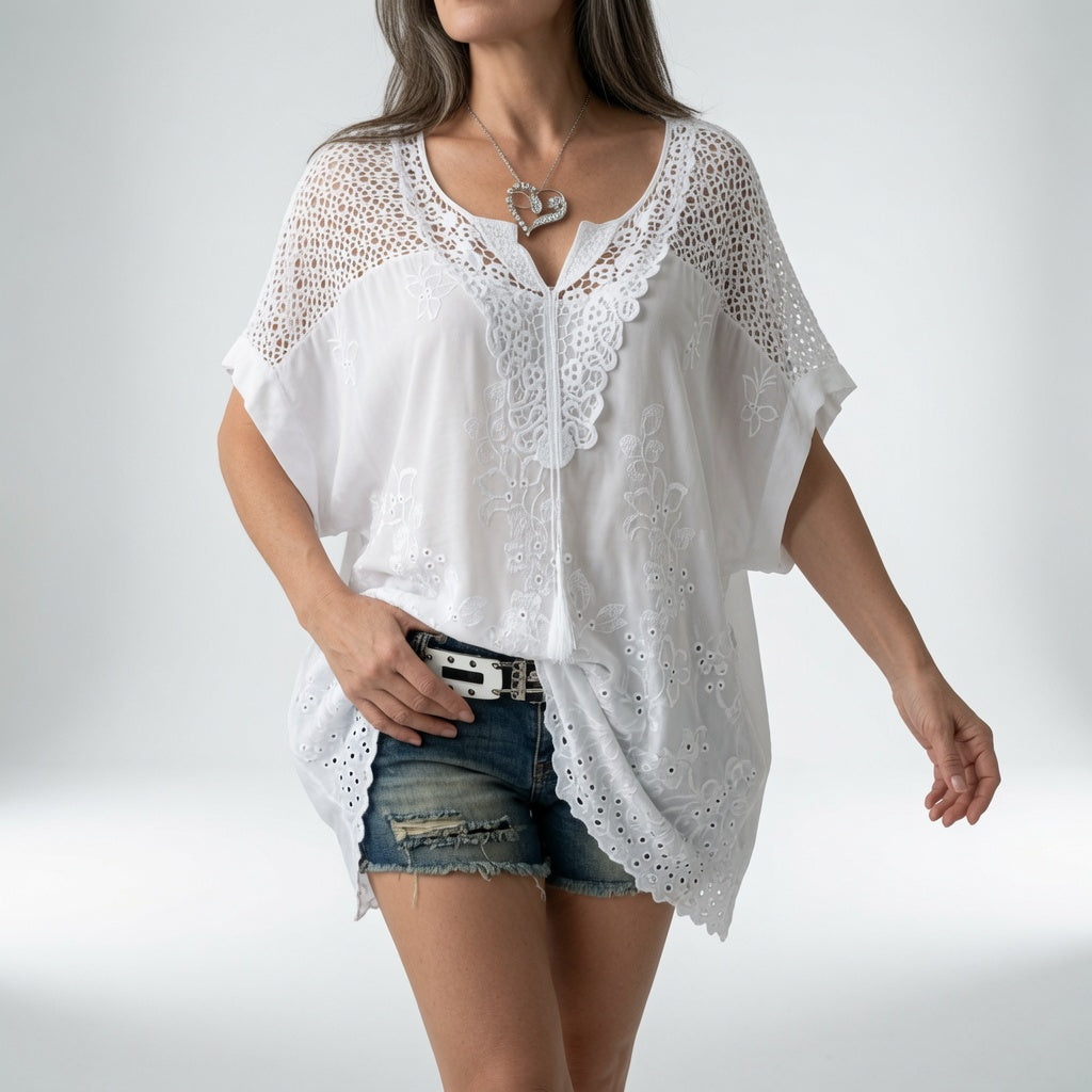 Brigitte | V-halsbluse med blondebroderi