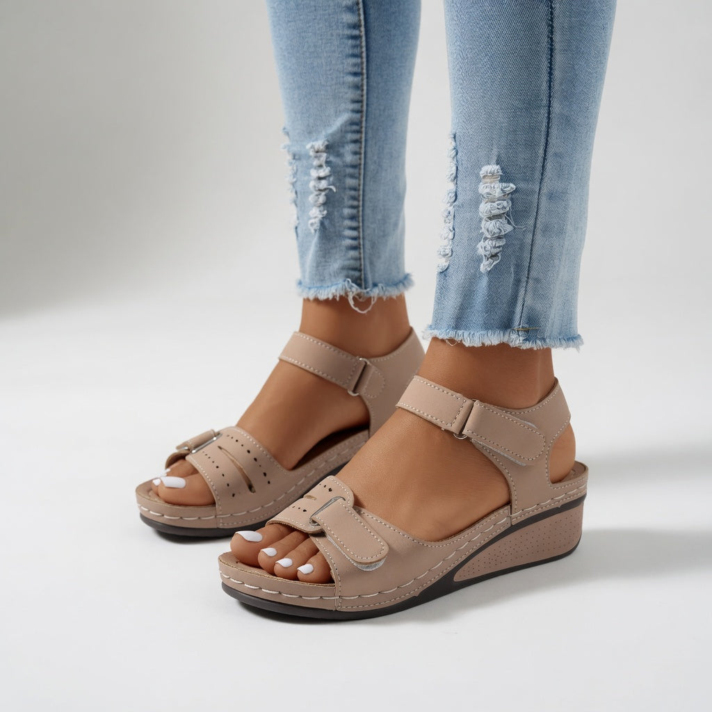 Fernande | Kilehælssandaler med velcro