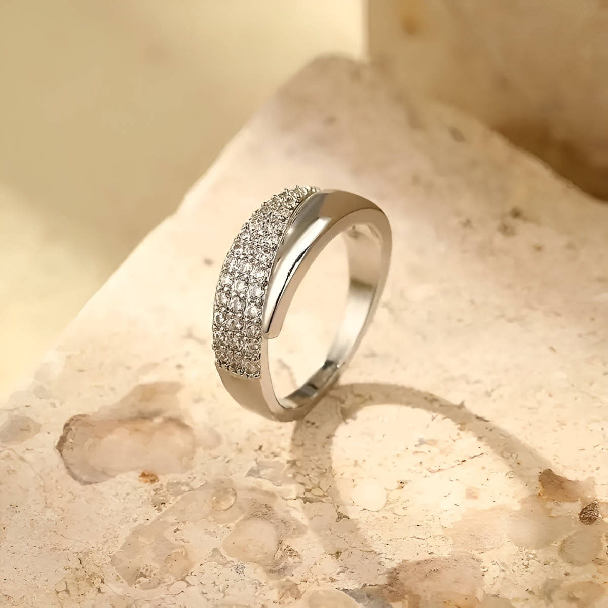 Liora | Justerbar ring i guld eller sølv