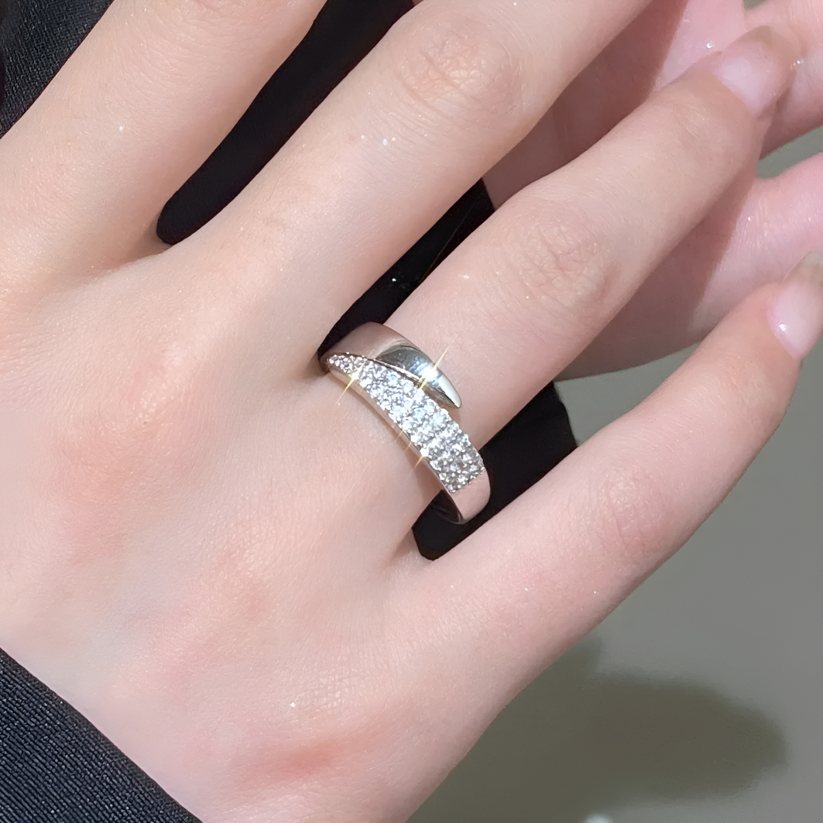 Liora | Justerbar ring i guld eller sølv
