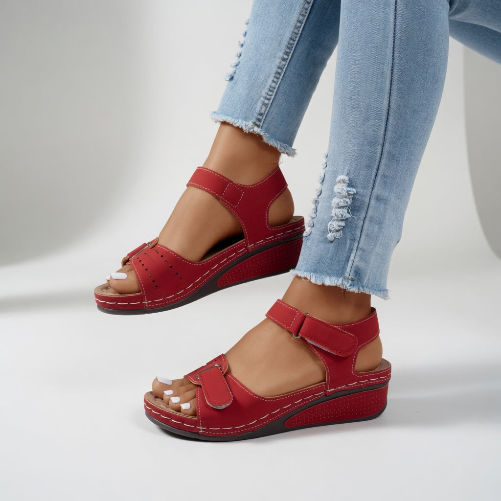Fernande | Kilehælssandaler med velcro