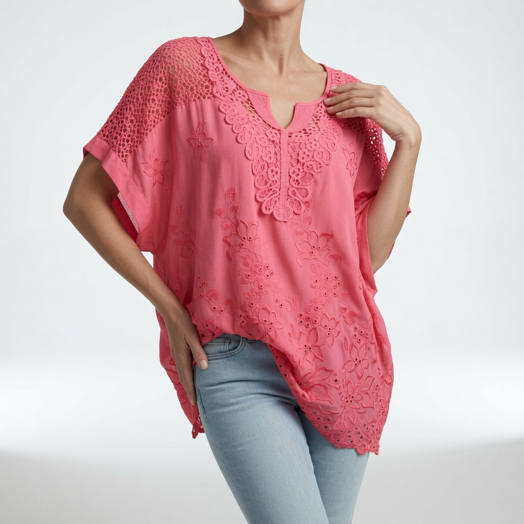 Brigitte | V-halsbluse med blondebroderi
