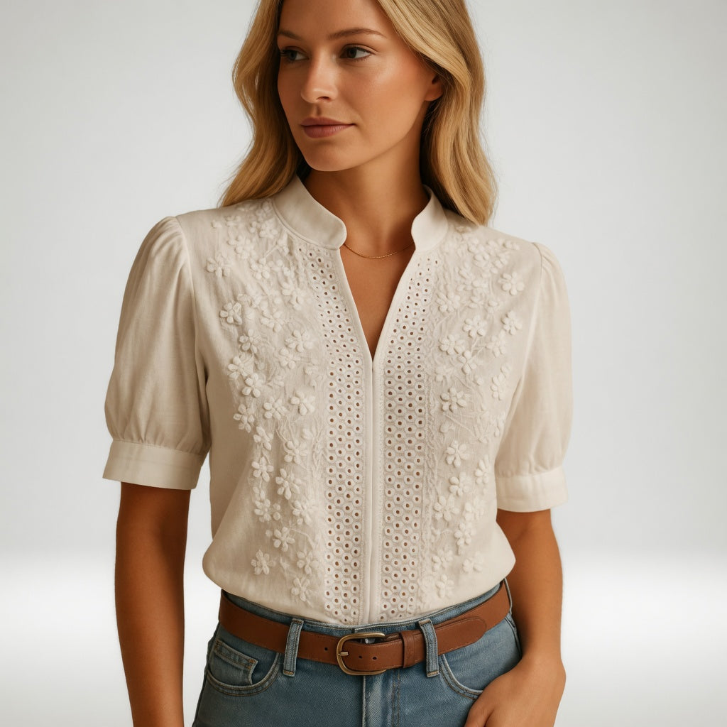 Aliénor | Hvid bluse med broderi og V-hals