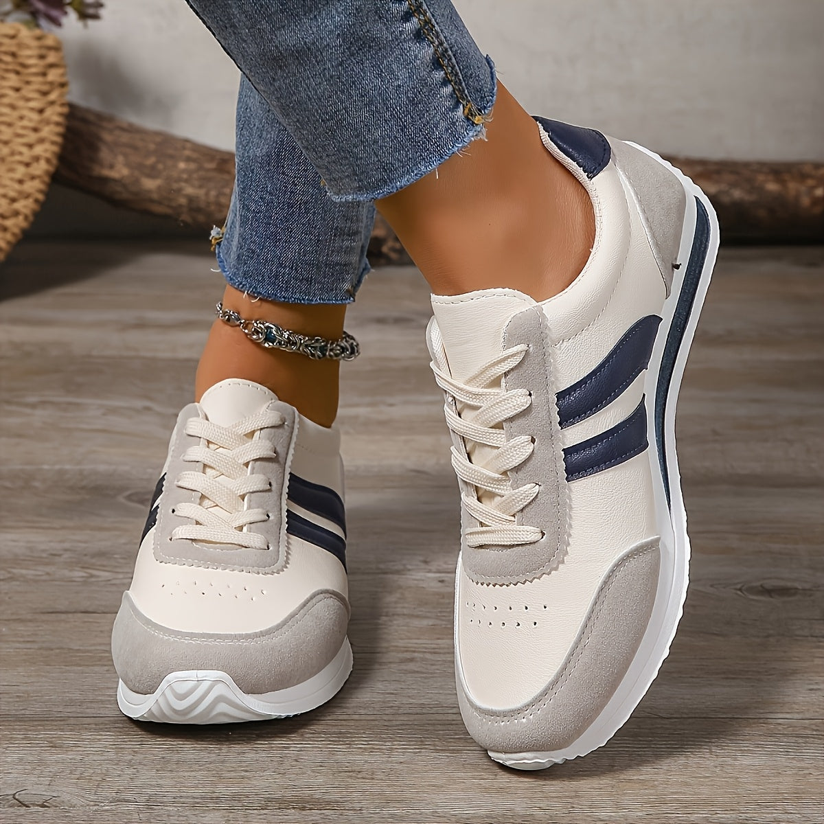 Lisa | Hvide sneakers med kontraststriber